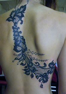 tatuaże kobiece na plecach