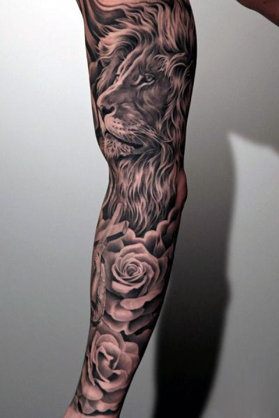 tatuaże męskie lew i róże na ręce