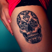 skull tattoo thigh