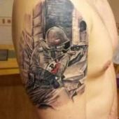 tatuaż patriotyczny na ramie