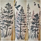 tatuaż drzewa i ptaki