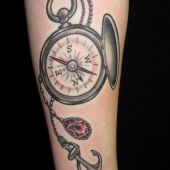 tatuaż kompas z kotwicą