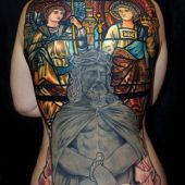 tatuaż religijny na plecach
