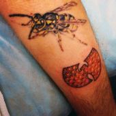 tatuaż pszczoła