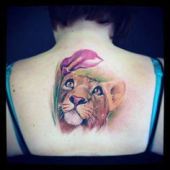 tatuaż młodego lwa