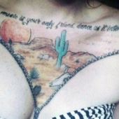 tatuaż pustynia na piersi