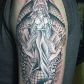tatuaż anielica na ramie