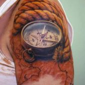 tatuaż kompas 3d