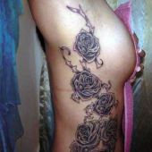tatuaże damskie róże