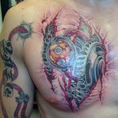 tatuaże męskie biomechaniczne