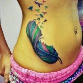 tatuaże dla dziewczyn pióro i ptaki