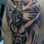 tatuaż Chrystusa ukrzyżowanego