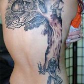 tatuaże dla dziewczyn drzewo na plecach