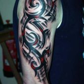 tatuaże męskie na ramie tribal