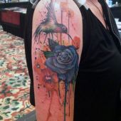 tatuaże na ramie koliber