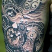 tatuaże na ramie zegar