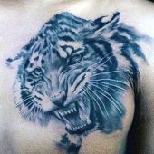 tatuaże męskie tygrys na piersi