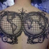 tatuaże na plecach świat