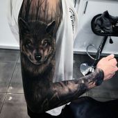 niesamowity tatuaż wilka