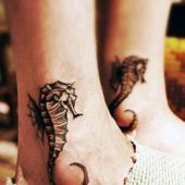 tatuaże damskie konik morski