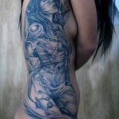 piękny tatuaż kobiety