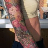 tatuaż róże na całej ręce