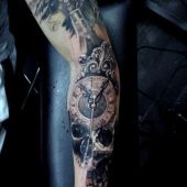 incredible skull and clock tattoo