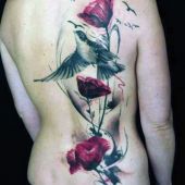 tatuaże damskie kwiaty i ptak