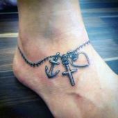 tatuaże na stopie łańcuszek
