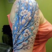 tatuaże damskie kwitnący krzew