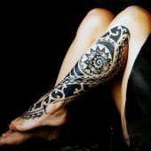 maori woman tattoo on leg