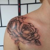 róża tatuaż