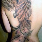 tatuaże damskie phoenix na plecach