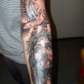 tatuaże religijne Chrystus i gołąb