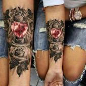 tatuaże damskie róże i serce