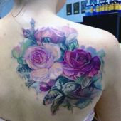 tatuaże kwiaty na plecach
