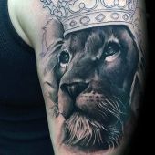 tatuaże 3d lew w koronie