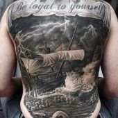 tatuaże męskie statek i czaszki