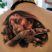 tatuaże na plecach wampirzyca