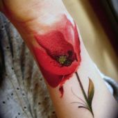 tatuaże kwiaty czarwony mak