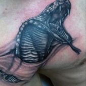 tatuaże męskie kobra 3d na ramieniu