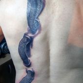 tatuaż kobry na plecach