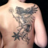 tatuaże aniołek na plecach