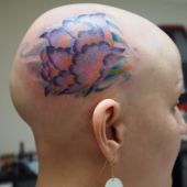 tatuaże na głowie kwiat