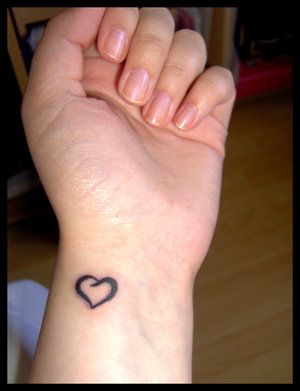 tatuaż, serce na ręce
