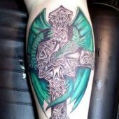zielony smok i krzyż tatuaż