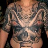 tatuaż demon na piersi
