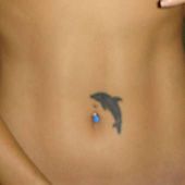 delfin na brzuchu