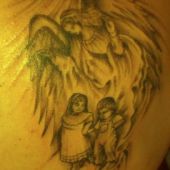 tatuaż dzieci i anioł