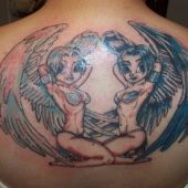 tatuaż sexy anielice na plecach